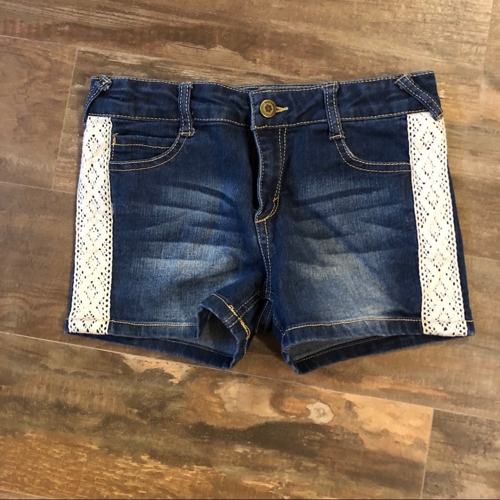 🔥FINAL PRICE REDUCTION🔥Crochet Trim Shorts